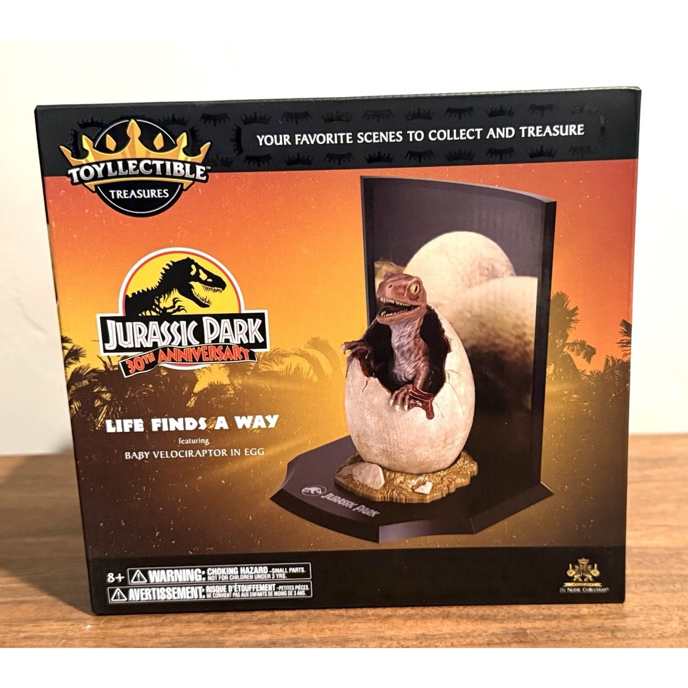 The Noble Collection Jurassic Park Toyllectible Treasure - Life Finds a Way NEW